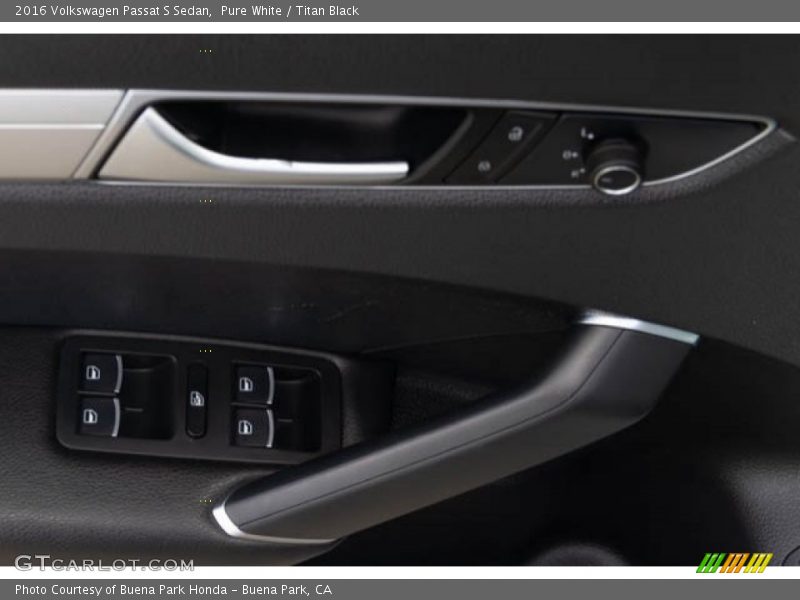 Pure White / Titan Black 2016 Volkswagen Passat S Sedan