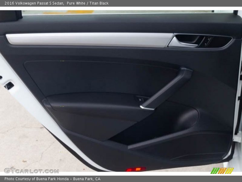 Pure White / Titan Black 2016 Volkswagen Passat S Sedan