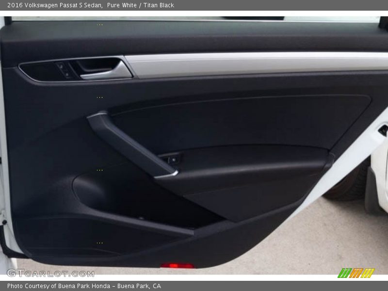 Pure White / Titan Black 2016 Volkswagen Passat S Sedan