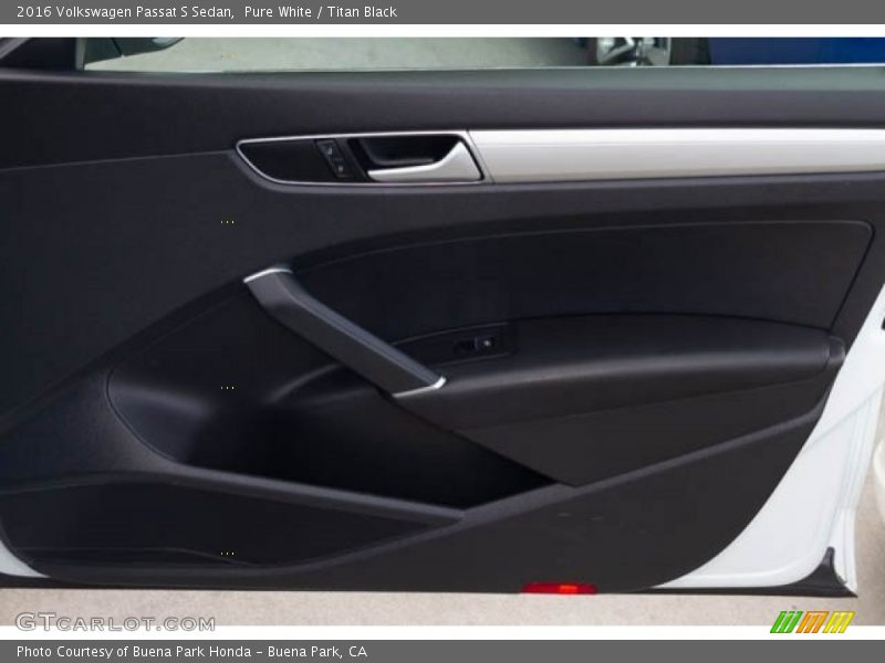 Pure White / Titan Black 2016 Volkswagen Passat S Sedan