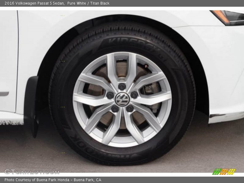 Pure White / Titan Black 2016 Volkswagen Passat S Sedan