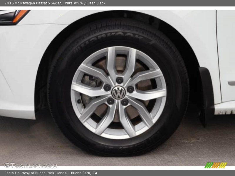 Pure White / Titan Black 2016 Volkswagen Passat S Sedan