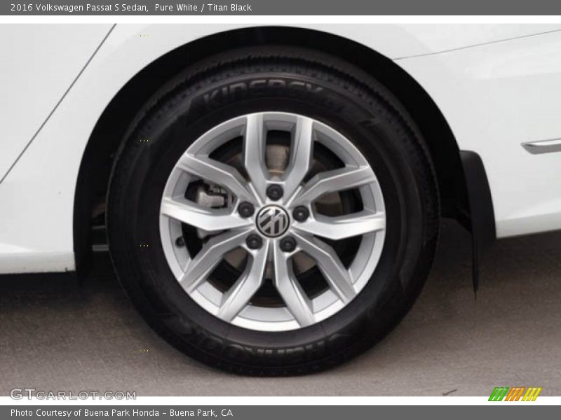 Pure White / Titan Black 2016 Volkswagen Passat S Sedan