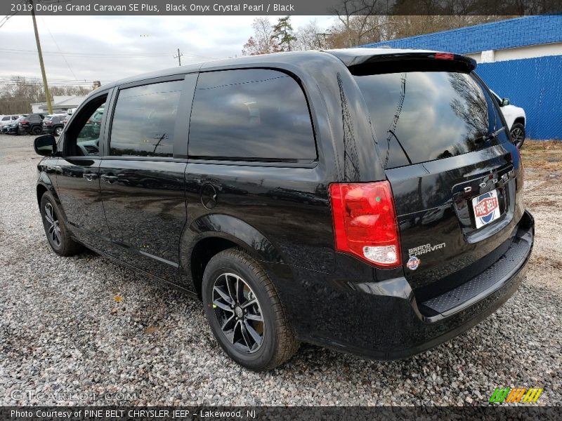 Black Onyx Crystal Pearl / Black 2019 Dodge Grand Caravan SE Plus