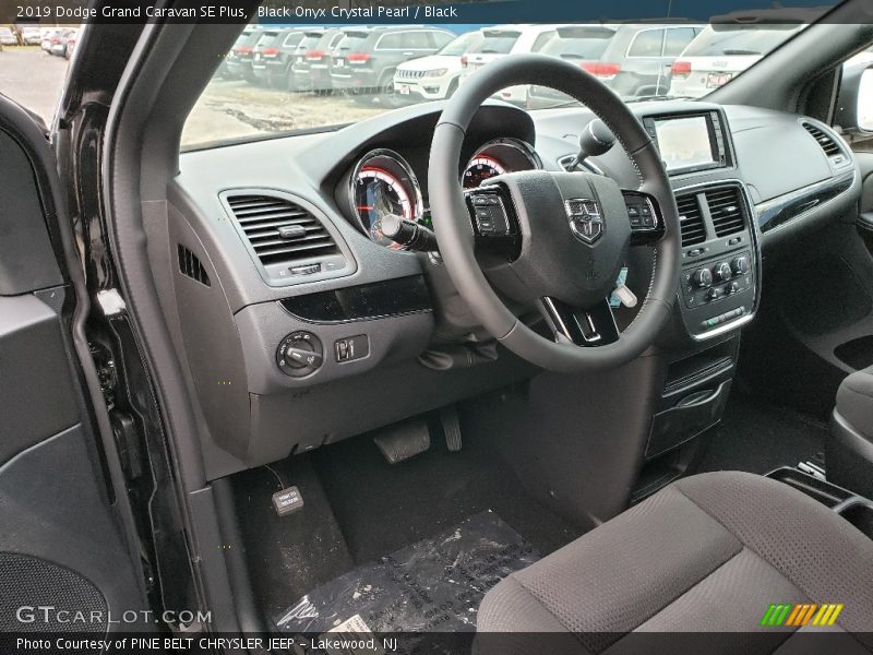 Black Onyx Crystal Pearl / Black 2019 Dodge Grand Caravan SE Plus