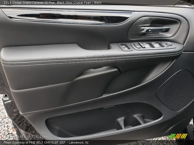 Black Onyx Crystal Pearl / Black 2019 Dodge Grand Caravan SE Plus