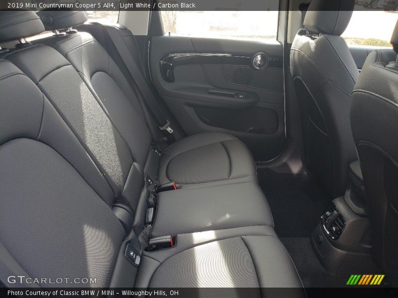 Light White / Carbon Black 2019 Mini Countryman Cooper S All4