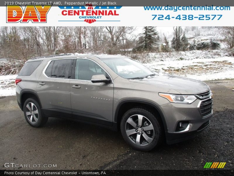 Pepperdust Metallic / Jet Black 2019 Chevrolet Traverse LT AWD