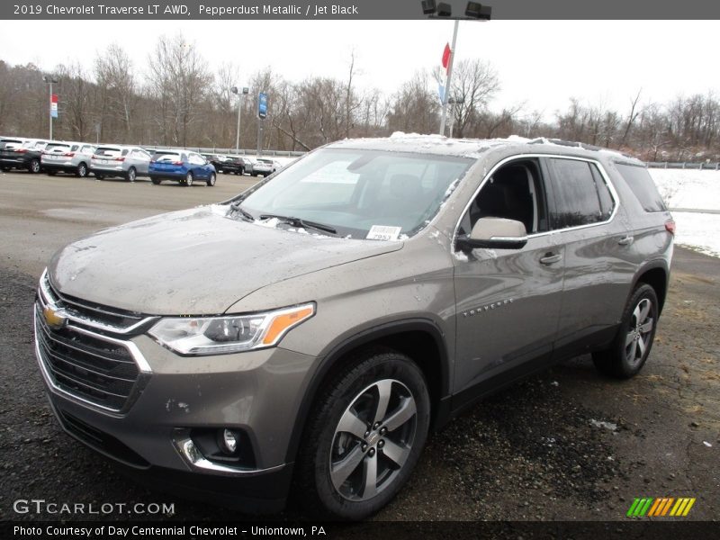 Pepperdust Metallic / Jet Black 2019 Chevrolet Traverse LT AWD