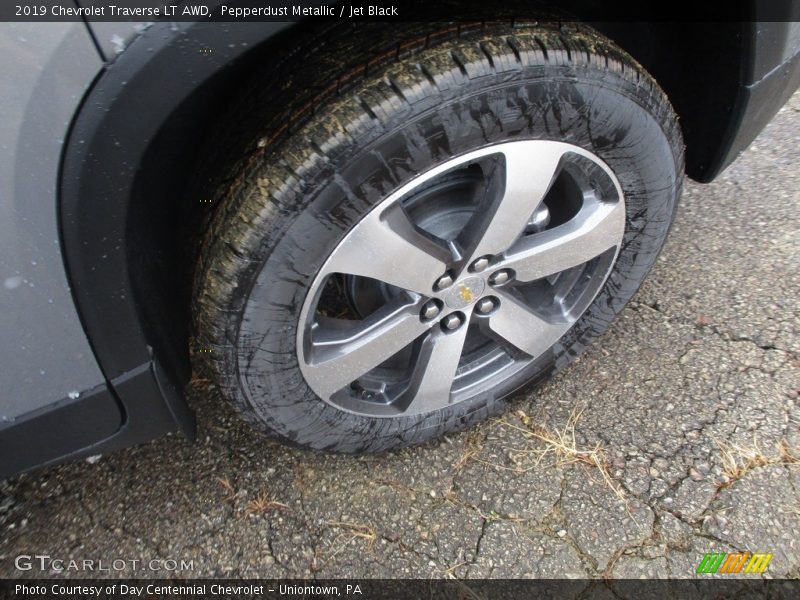 Pepperdust Metallic / Jet Black 2019 Chevrolet Traverse LT AWD