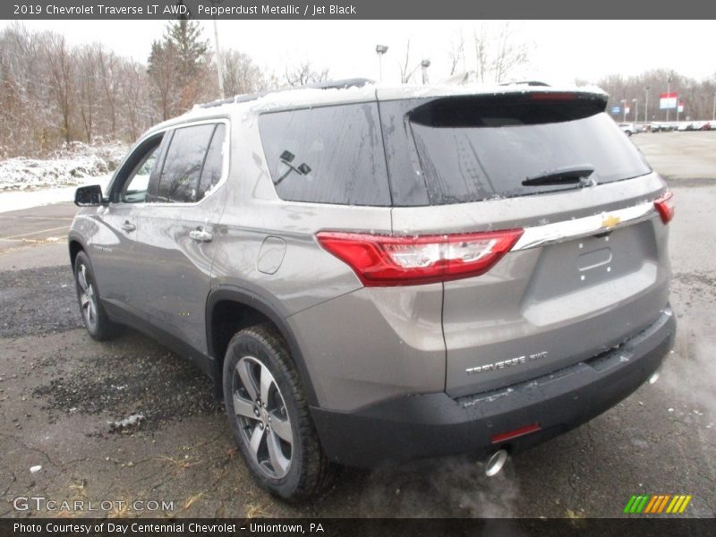 Pepperdust Metallic / Jet Black 2019 Chevrolet Traverse LT AWD