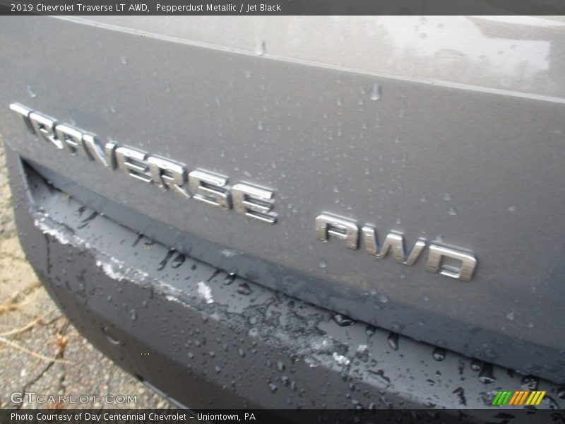 Pepperdust Metallic / Jet Black 2019 Chevrolet Traverse LT AWD