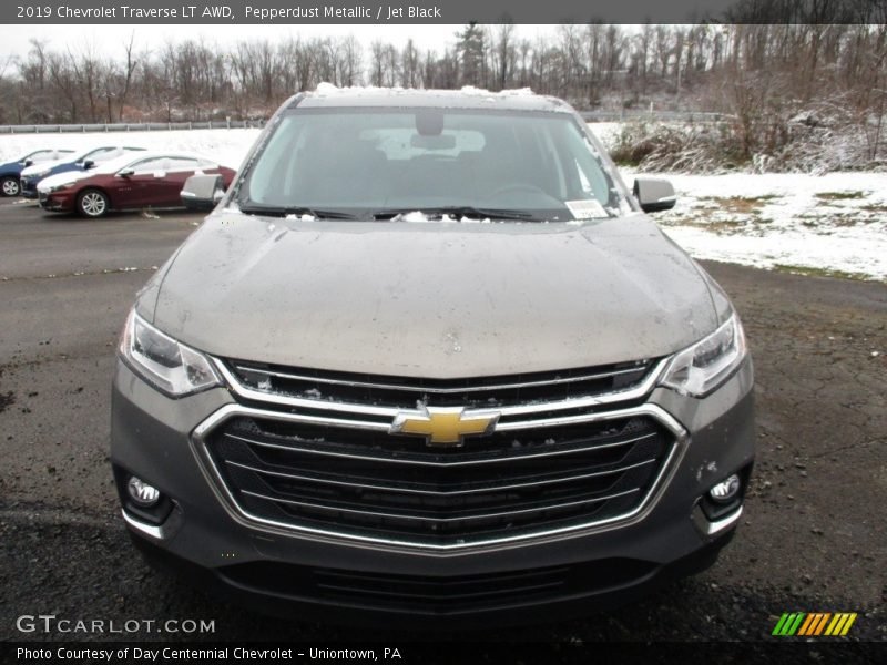 Pepperdust Metallic / Jet Black 2019 Chevrolet Traverse LT AWD