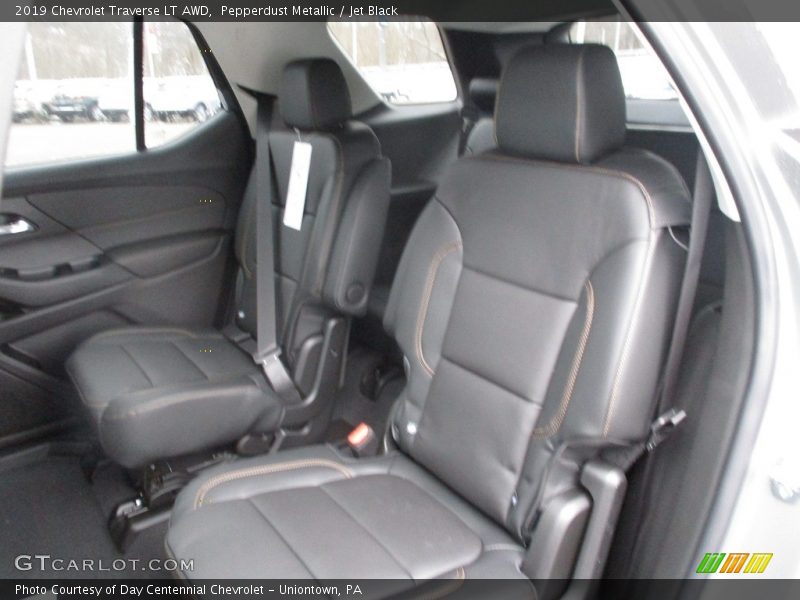 Pepperdust Metallic / Jet Black 2019 Chevrolet Traverse LT AWD