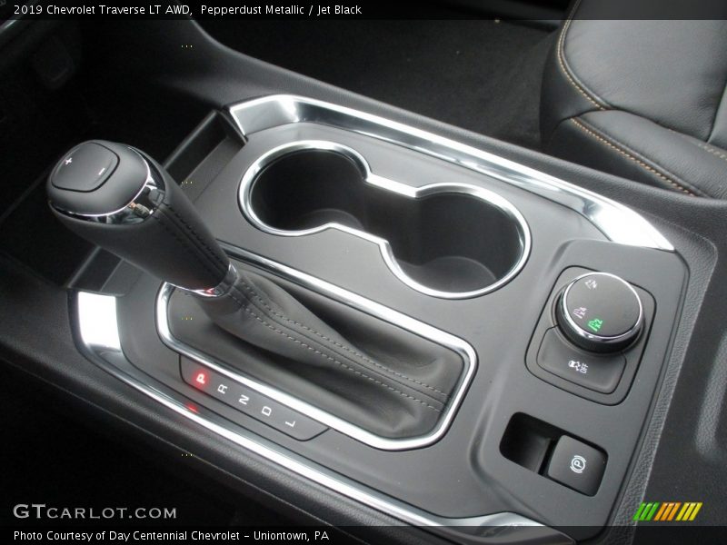 Pepperdust Metallic / Jet Black 2019 Chevrolet Traverse LT AWD