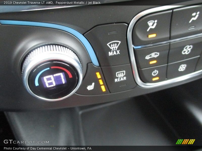 Pepperdust Metallic / Jet Black 2019 Chevrolet Traverse LT AWD