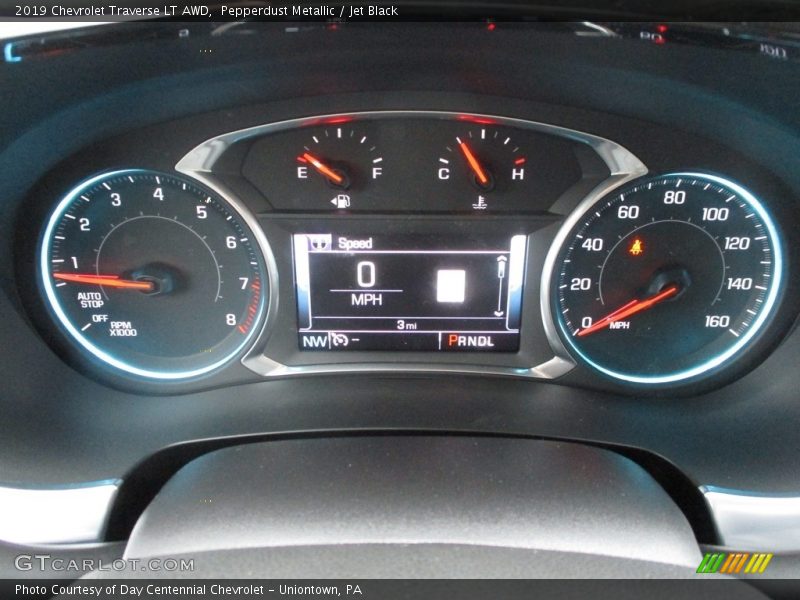 Pepperdust Metallic / Jet Black 2019 Chevrolet Traverse LT AWD