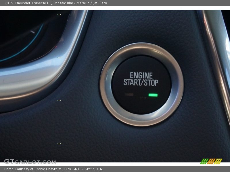 Mosaic Black Metallic / Jet Black 2019 Chevrolet Traverse LT