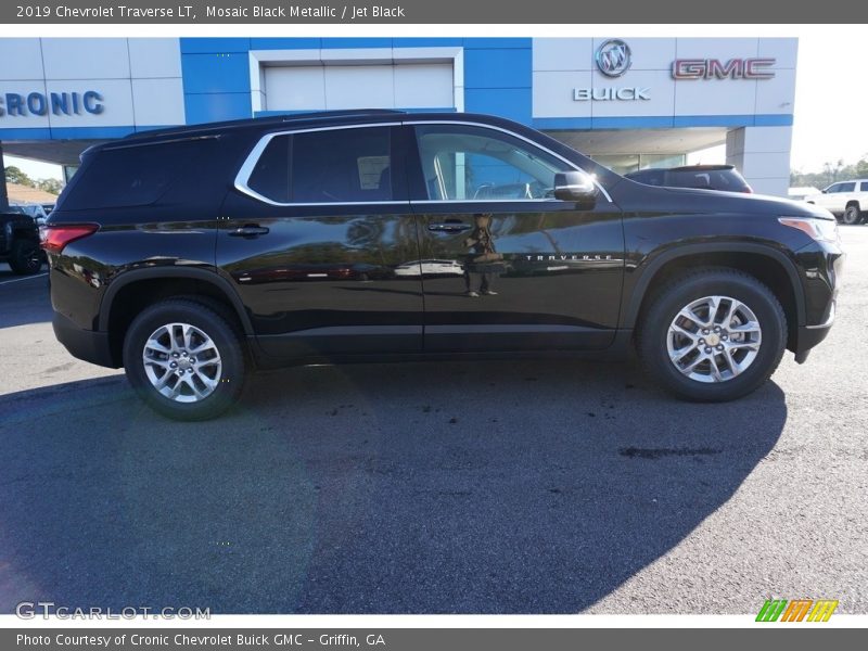 Mosaic Black Metallic / Jet Black 2019 Chevrolet Traverse LT