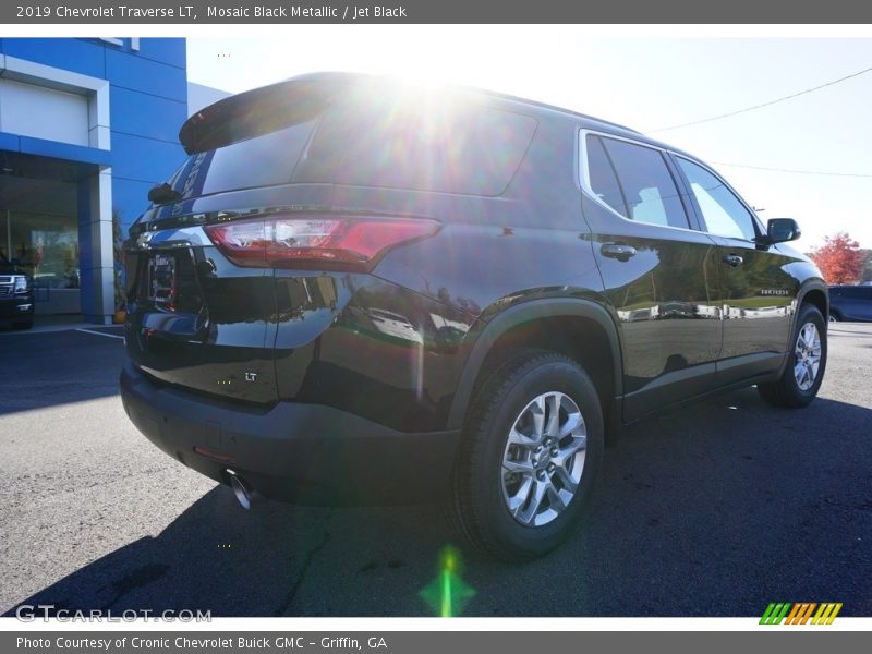 Mosaic Black Metallic / Jet Black 2019 Chevrolet Traverse LT