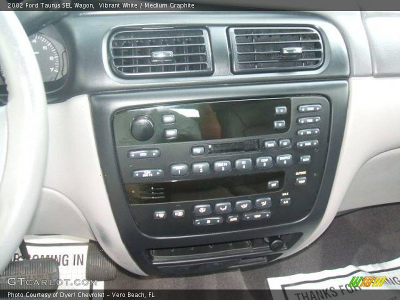 Vibrant White / Medium Graphite 2002 Ford Taurus SEL Wagon