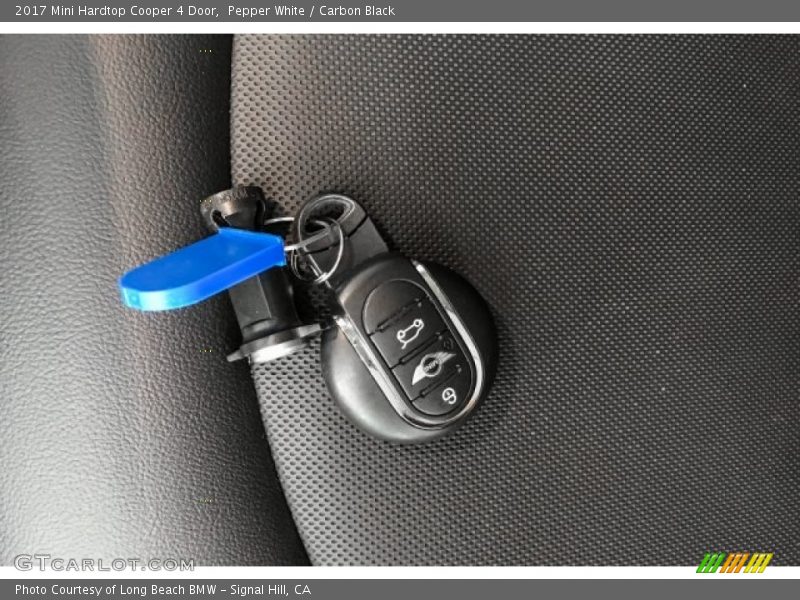 Pepper White / Carbon Black 2017 Mini Hardtop Cooper 4 Door