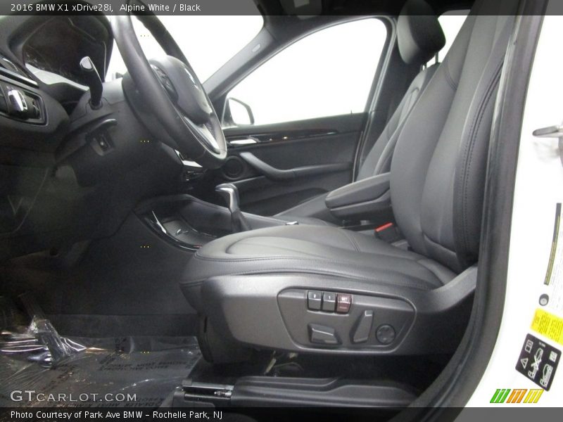 Alpine White / Black 2016 BMW X1 xDrive28i