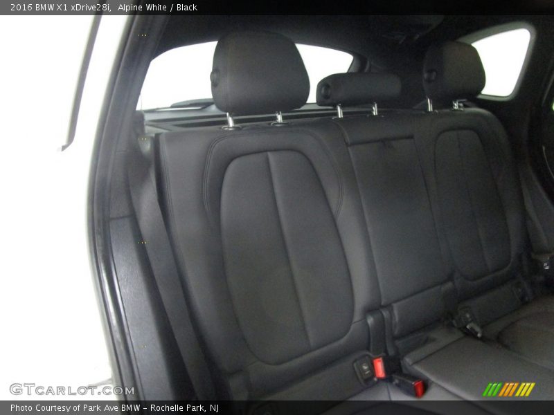 Alpine White / Black 2016 BMW X1 xDrive28i