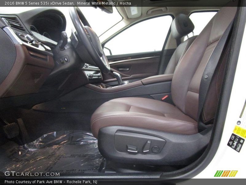 Mineral White Metallic / Mocha 2016 BMW 5 Series 535i xDrive Sedan