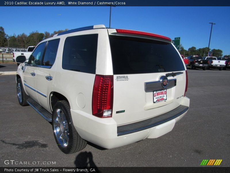 White Diamond / Cashmere/Cocoa 2010 Cadillac Escalade Luxury AWD