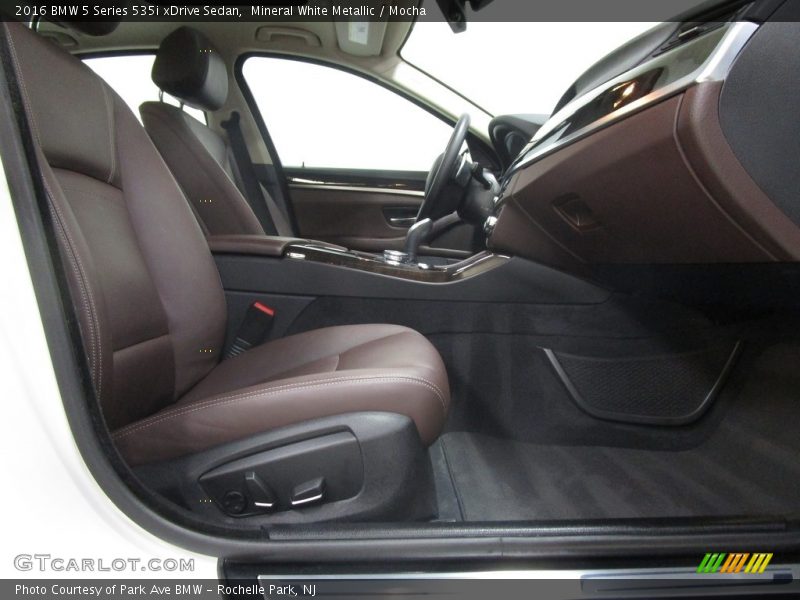 Mineral White Metallic / Mocha 2016 BMW 5 Series 535i xDrive Sedan
