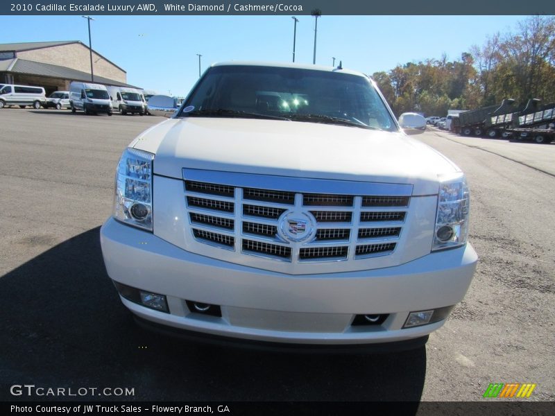 White Diamond / Cashmere/Cocoa 2010 Cadillac Escalade Luxury AWD