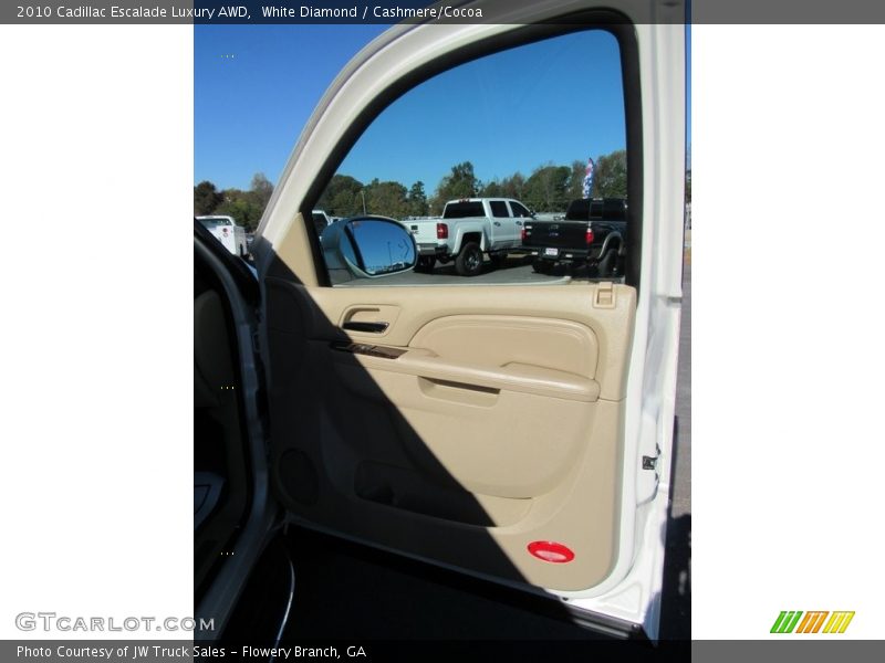 White Diamond / Cashmere/Cocoa 2010 Cadillac Escalade Luxury AWD