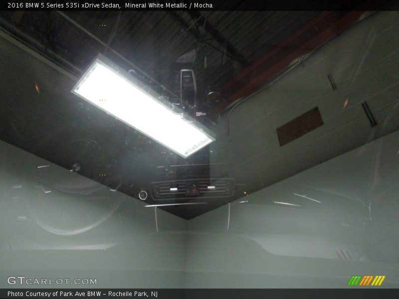 Mineral White Metallic / Mocha 2016 BMW 5 Series 535i xDrive Sedan