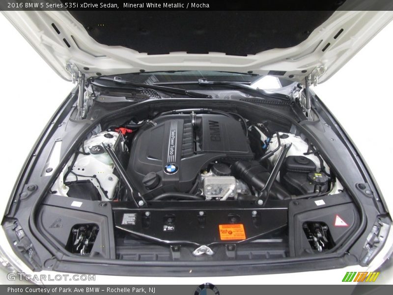Mineral White Metallic / Mocha 2016 BMW 5 Series 535i xDrive Sedan