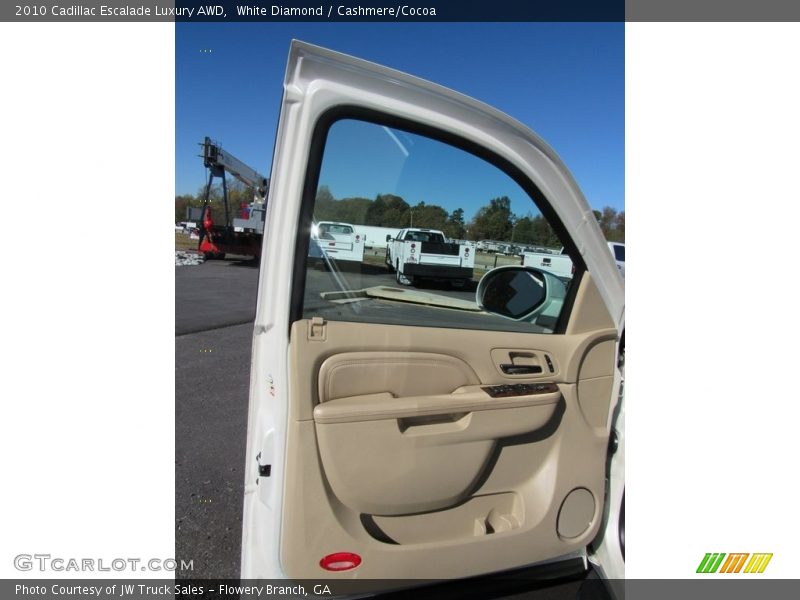 White Diamond / Cashmere/Cocoa 2010 Cadillac Escalade Luxury AWD