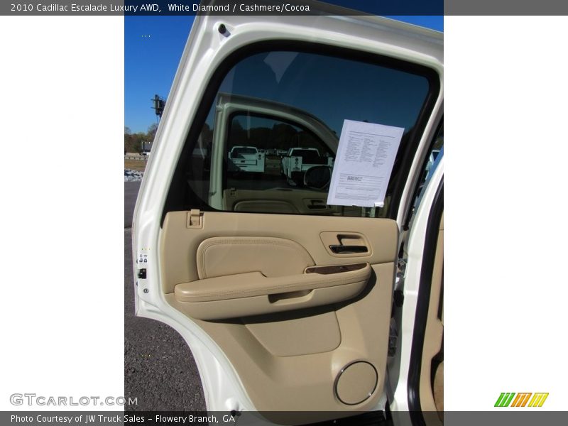 White Diamond / Cashmere/Cocoa 2010 Cadillac Escalade Luxury AWD