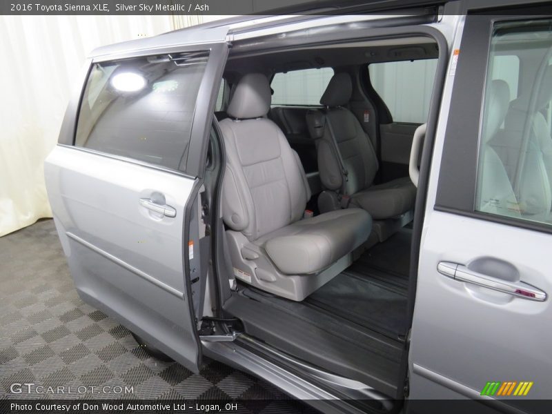 Silver Sky Metallic / Ash 2016 Toyota Sienna XLE
