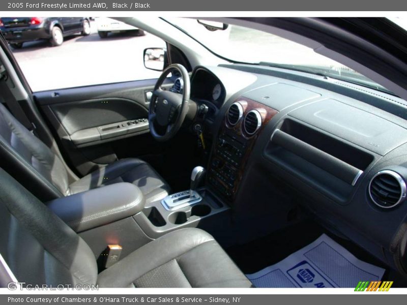 Black / Black 2005 Ford Freestyle Limited AWD