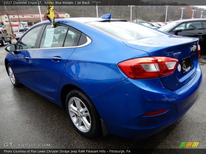 Kinetic Blue Metallic / Jet Black 2017 Chevrolet Cruze LT