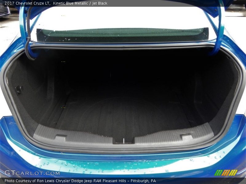Kinetic Blue Metallic / Jet Black 2017 Chevrolet Cruze LT