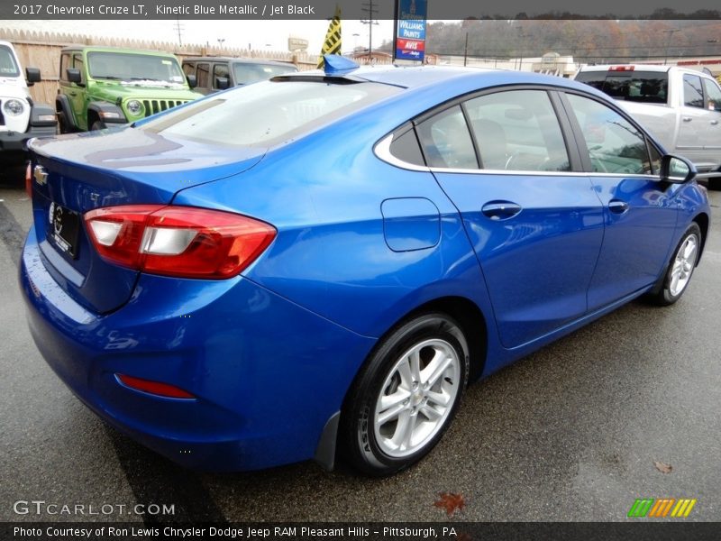Kinetic Blue Metallic / Jet Black 2017 Chevrolet Cruze LT