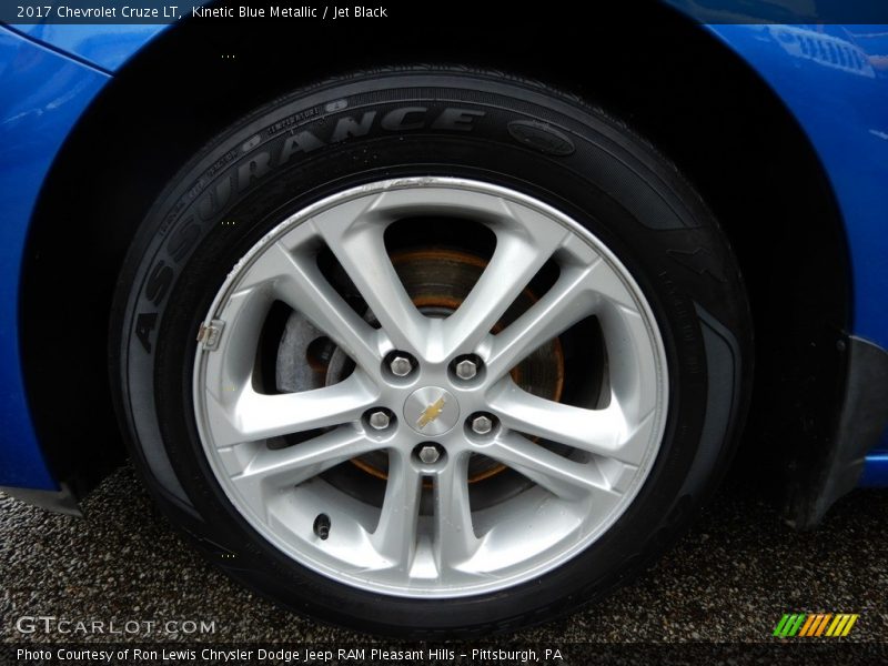 Kinetic Blue Metallic / Jet Black 2017 Chevrolet Cruze LT