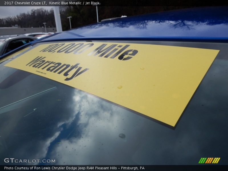 Kinetic Blue Metallic / Jet Black 2017 Chevrolet Cruze LT