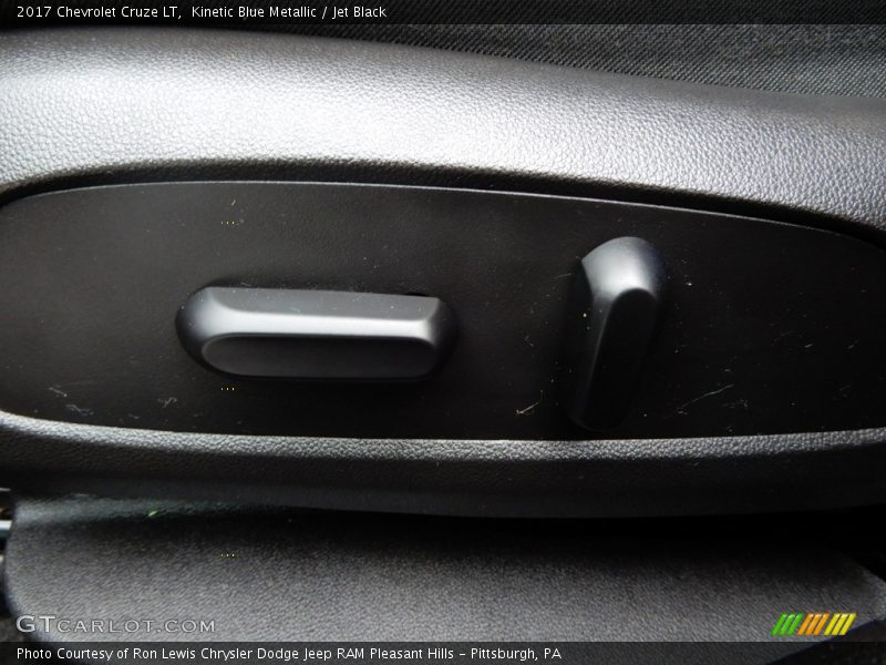 Kinetic Blue Metallic / Jet Black 2017 Chevrolet Cruze LT
