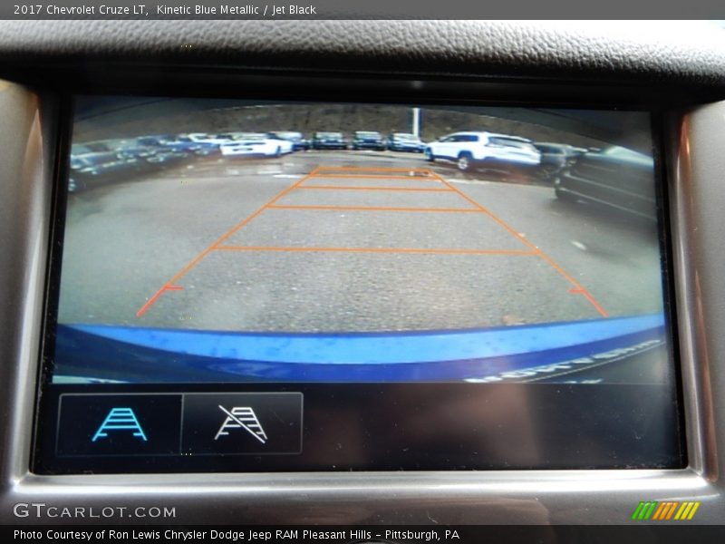 Kinetic Blue Metallic / Jet Black 2017 Chevrolet Cruze LT