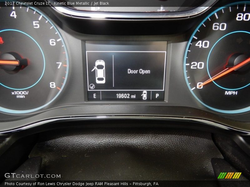 Kinetic Blue Metallic / Jet Black 2017 Chevrolet Cruze LT