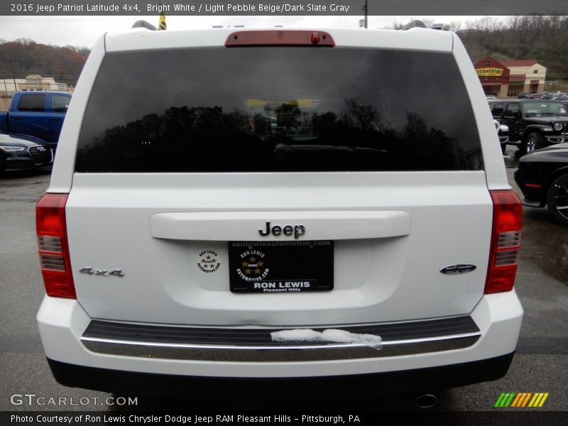 Bright White / Light Pebble Beige/Dark Slate Gray 2016 Jeep Patriot Latitude 4x4