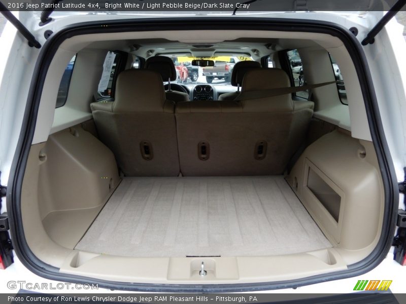 Bright White / Light Pebble Beige/Dark Slate Gray 2016 Jeep Patriot Latitude 4x4