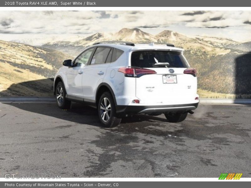 Super White / Black 2018 Toyota RAV4 XLE AWD